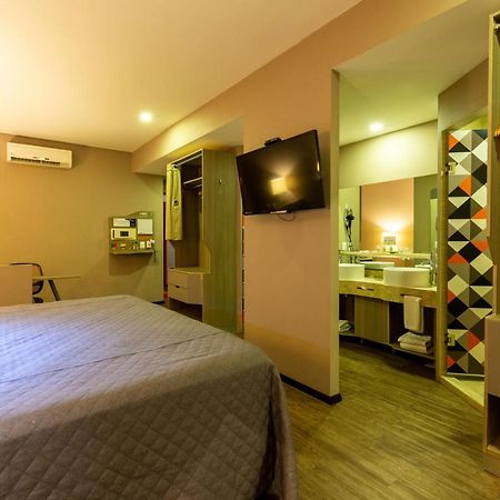 Hotel Glow Point - Mulza เลออน ภายนอก รูปภาพ