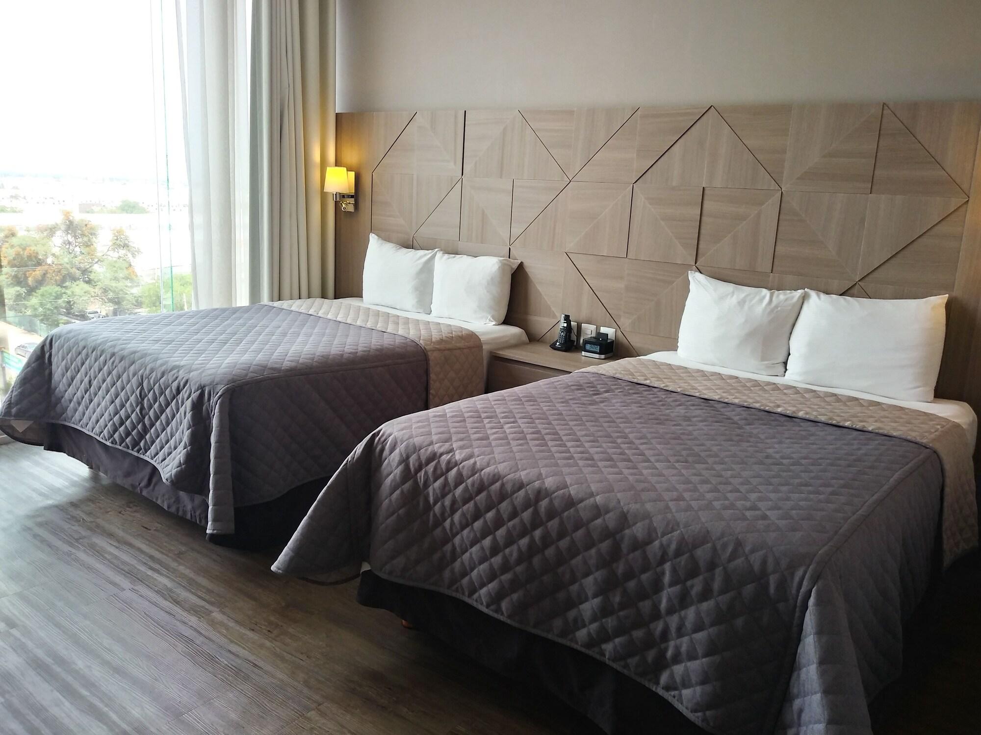 Hotel Glow Point - Mulza เลออน ภายนอก รูปภาพ