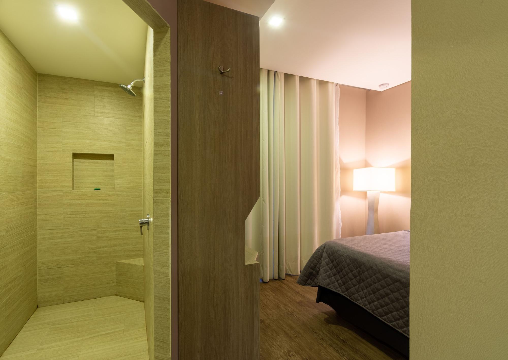 Hotel Glow Point - Mulza เลออน ภายนอก รูปภาพ