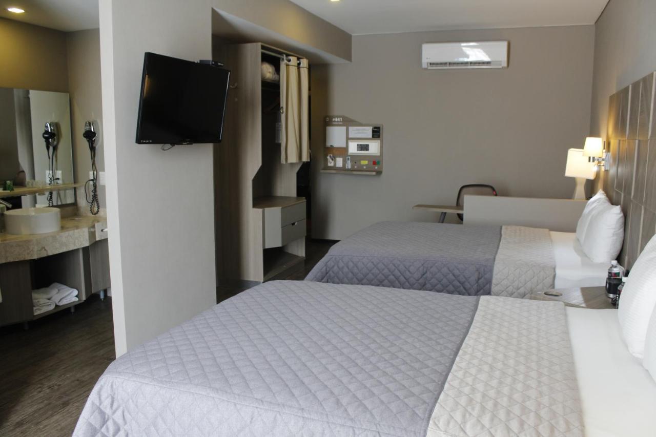 Hotel Glow Point - Mulza เลออน ภายนอก รูปภาพ
