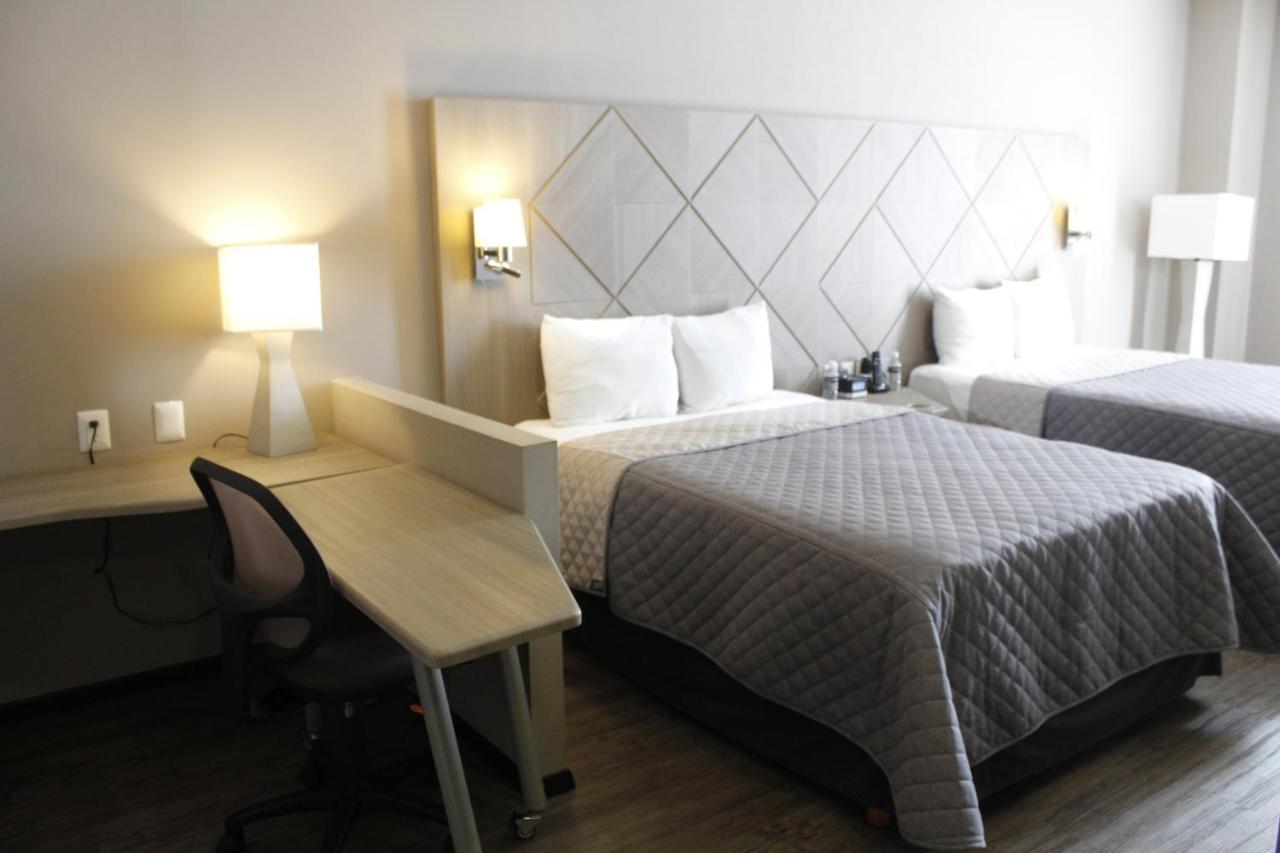 Hotel Glow Point - Mulza เลออน ภายนอก รูปภาพ