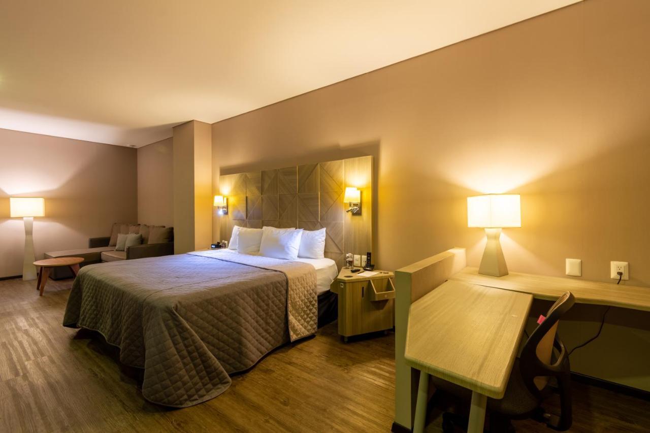 Hotel Glow Point - Mulza เลออน ภายนอก รูปภาพ