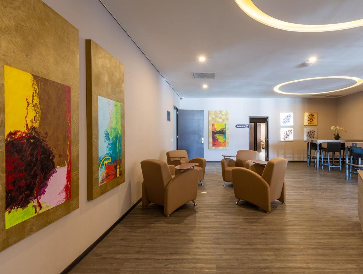 Hotel Glow Point - Mulza เลออน ภายนอก รูปภาพ