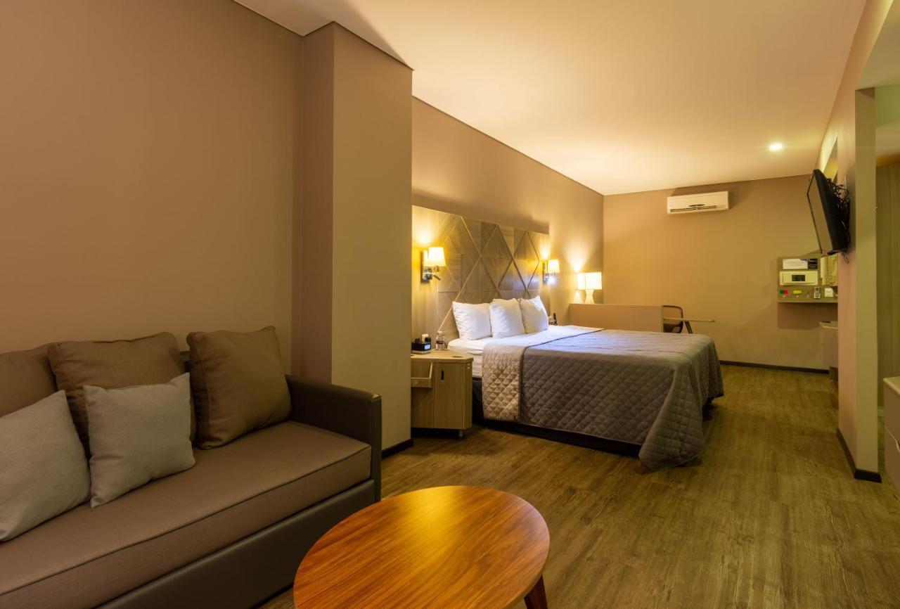 Hotel Glow Point - Mulza เลออน ภายนอก รูปภาพ