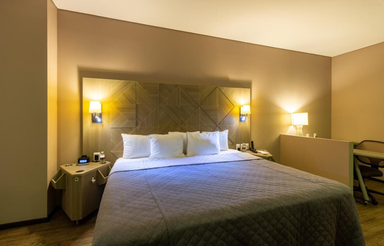 Hotel Glow Point - Mulza เลออน ภายนอก รูปภาพ